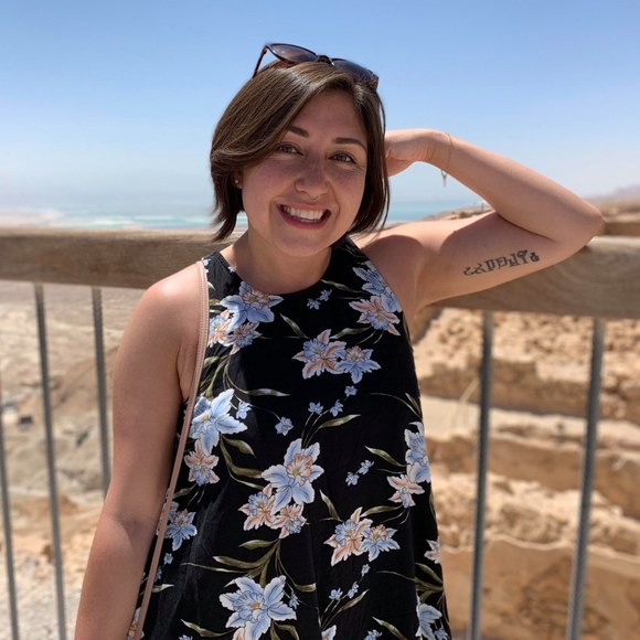 Meet your Posher, Jessica - Picture 1 of 1